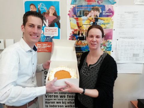 20190329 Petra Baaten krijgt de Anglia PIE